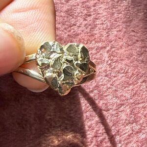 Elegant Gold Floral Ring